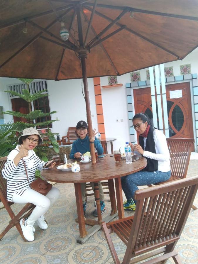 Bintang Bungalow Tour & Travel Kelimutu Extérieur photo
